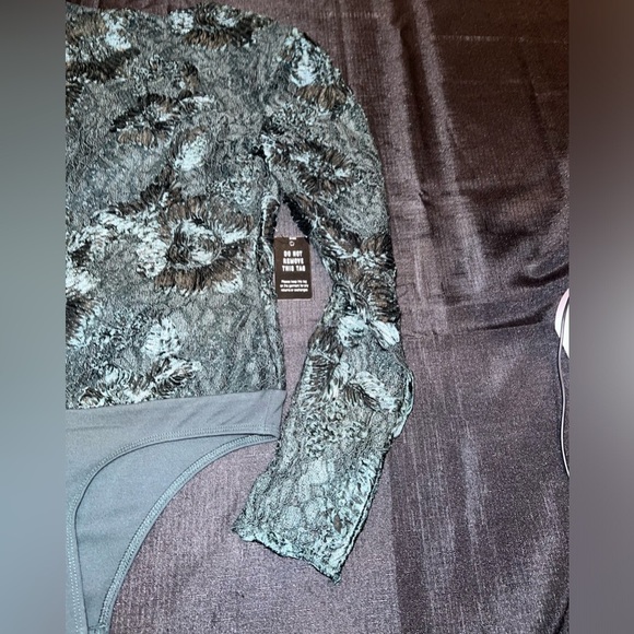 Express Lace Embroidered V-Neck Long Sleeve Thong Bodysuit - Picture 7 of 9